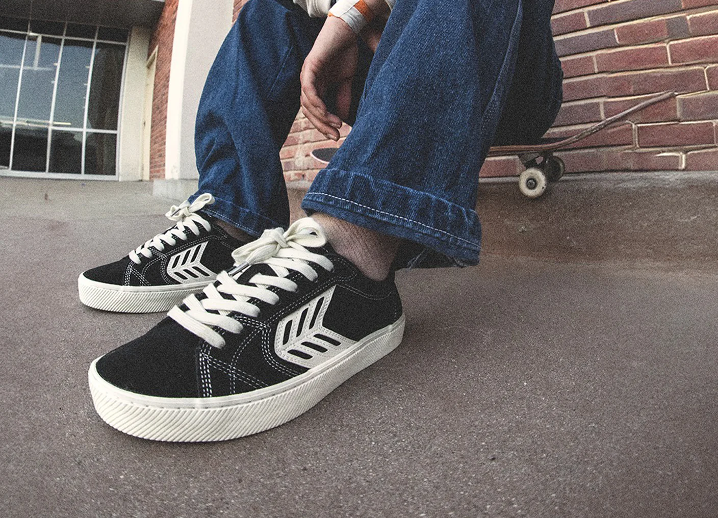 CATIBA PRO Low Gum Vintage White Suede and Canvas Black Logo Sneaker - Image 6